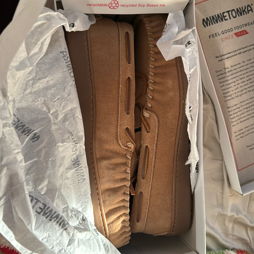 Men’s Minnetonka cinnamon color moccasins size 11 M